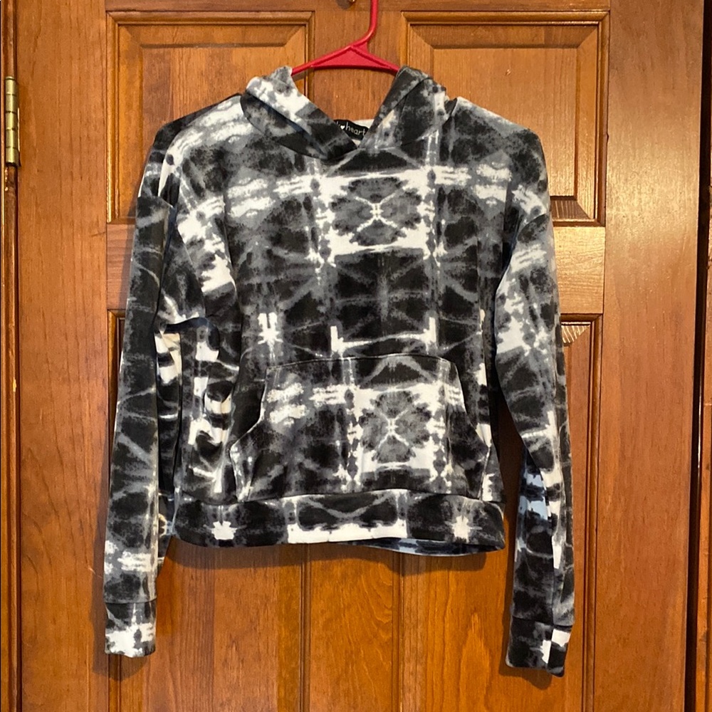 Derek Heart Black & White Cropped Hoodie